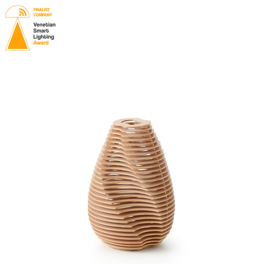 Lampe de table Twist T sculpturale en hêtre