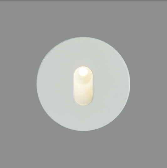 Applique encastrée Paul au design minimaliste, diffusant une lumière LED douce et homogène idéale pour couloirs et escaliers, alliant élégance et sécurité.