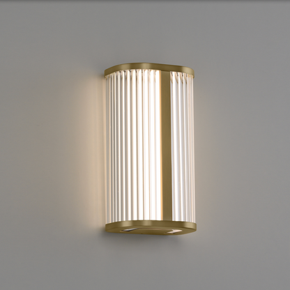 Applique murale Diva Chrome au design moderne et raffiné, finition chromée brillante, diffusant une lumière pure et ajustable pour un éclairage élégant et confortable autour du miroir.