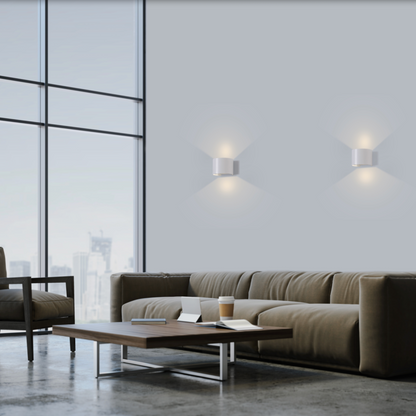 Applique murale Kowa à faisceaux lumineux réglables, offrant un éclairage modulable et décoratif pour sublimer murs et espaces, à l’intérieur comme à l’extérieur, avec élégance et fluidité.