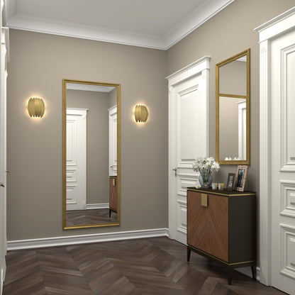 Applique murale LED dorée design Petal en acier, au style sculptural inspiré d’un pétale, idéale pour les intérieurs contemporains.