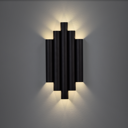 Applique murale Robin au design raffiné, diffusant une lumière artistique et apaisante, créant des jeux de faisceaux élégants sur les murs pour une ambiance inspirante et contemporaine.