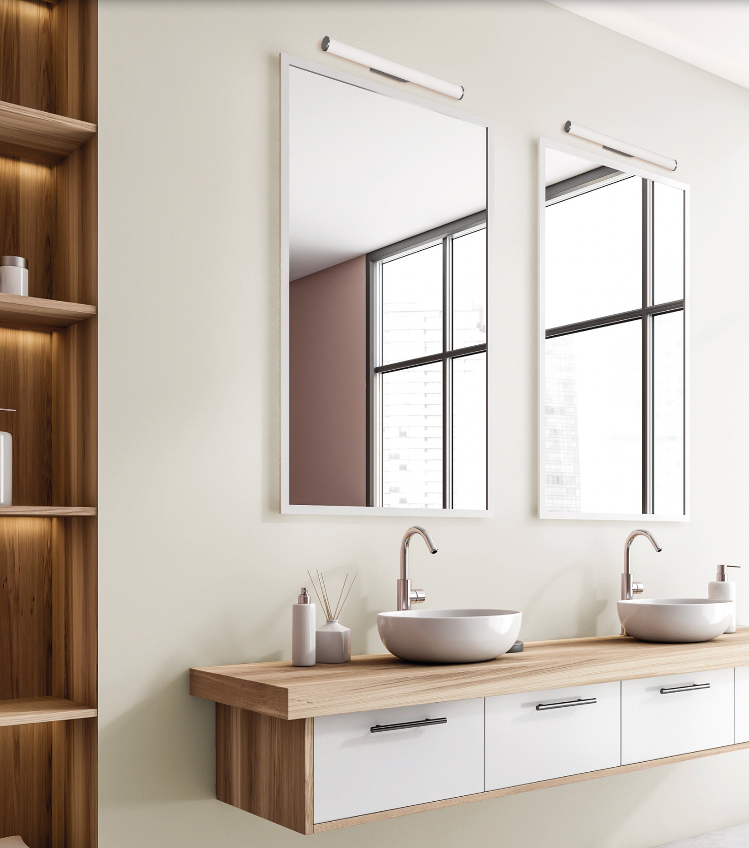 Applique murale Ura au design tubulaire et finition opale, diffusant une lumière douce et homogène, idéale pour un éclairage précis et confortable dans la salle de bain.