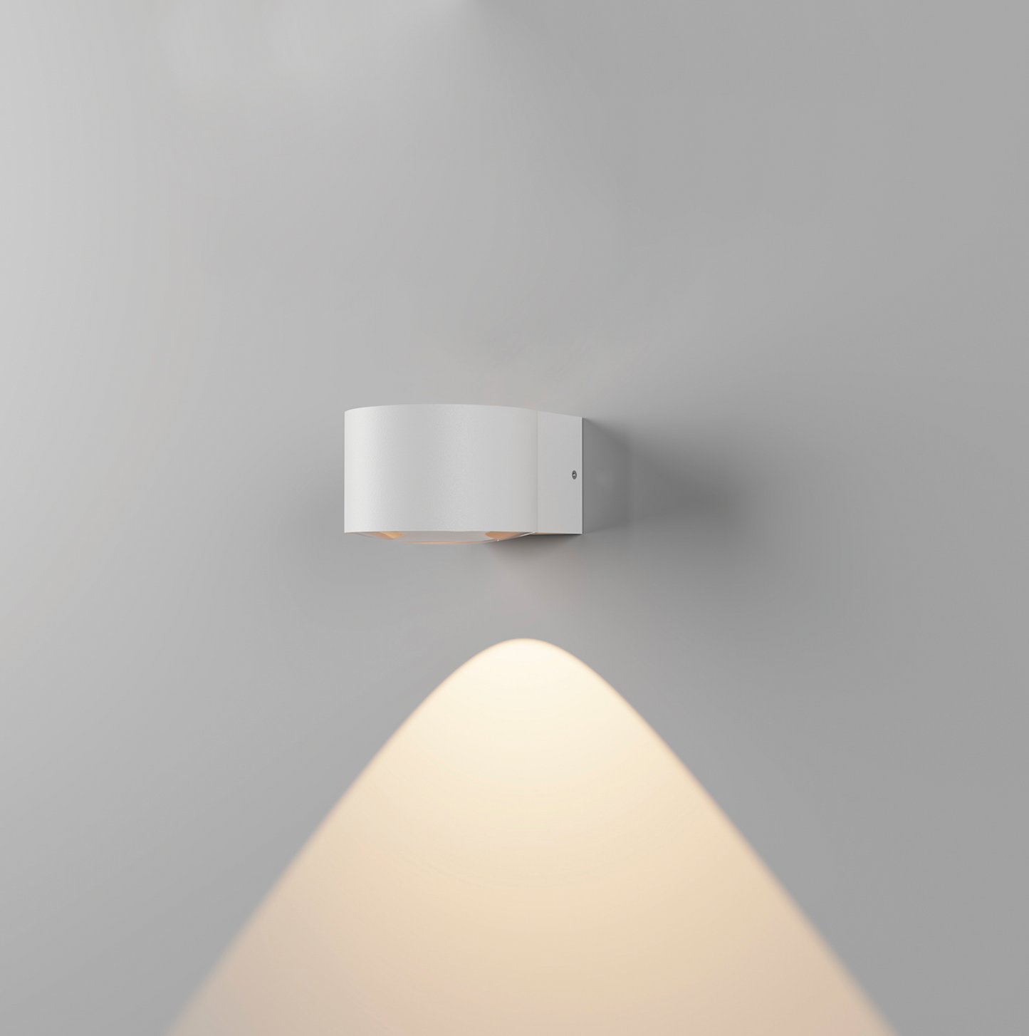 Applique murale au design minimaliste diffusant un faisceau doux vers le haut et le bas, idéale pour créer une ambiance feutrée et élégante qui sublime les murs avec discrétion et raffinement.