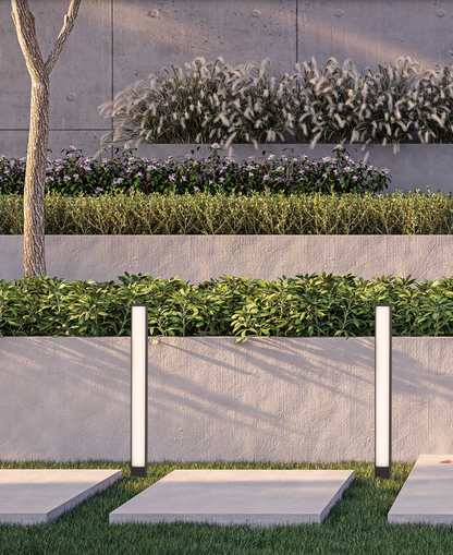 Borne lumineuse extérieure Adhara anthracite texturée, design moderne et durable, 6W LED intégrée, diffusant une lumière douce et chaleureuse résistante aux intempéries IP65.