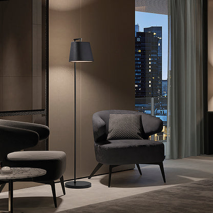 Lampadaire Nemo au design moderne avec abat-jour en tissu – luminaire élégant à lumière douce pour salon, chambre ou coin lecture.