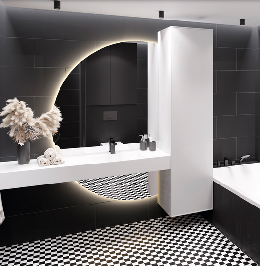 Miroir Bari en forme de demi-lune avec éclairage LED chaud, design raffiné et léger, diffusant une lumière douce et chaleureuse idéale pour la salle de bains ou la chambre.
