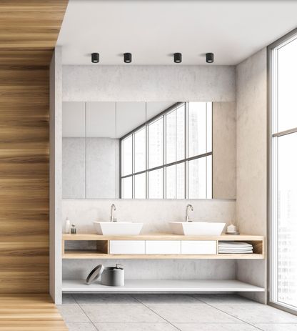 Plafonnier Vanduo au design sobre et raffiné, diffusant une lumière douce et apaisante, idéal pour créer une atmosphère sereine et élégante dans la salle de bain.