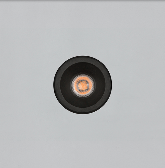 Spot encastré Move LED COB rond, design minimaliste noir ou blanc, diffusant une lumière chaude de 2700K ou 3000K avec 1160 lumens pour un éclairage moderne et économe.