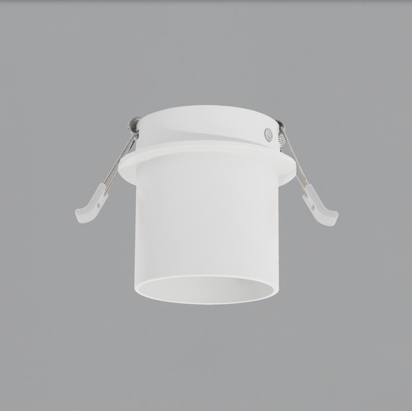 Spot encastré Zoom au design épuré, offrant un éclairage LED ciblé et chaleureux idéal pour mettre en valeur les détails de vos salons, couloirs ou espaces modernes.