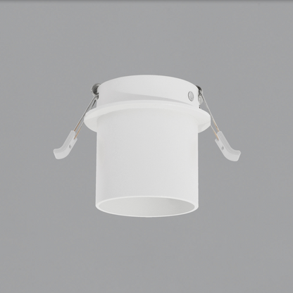 Spot encastré Zoom au design épuré, offrant un éclairage LED ciblé et chaleureux idéal pour mettre en valeur les détails de vos salons, couloirs ou espaces modernes.