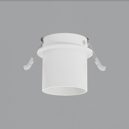 Spot encastré Zoom au design épuré, offrant un éclairage LED ciblé et chaleureux idéal pour mettre en valeur les détails de vos salons, couloirs ou espaces modernes.