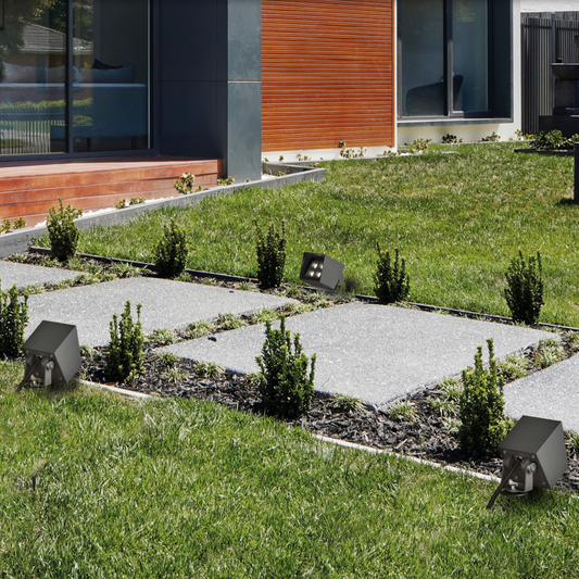 Spot extérieur Apus LED à lumière chaude, installable au mur ou dans le sol, design robuste IK07 idéal pour jardins et terrasses modernes.