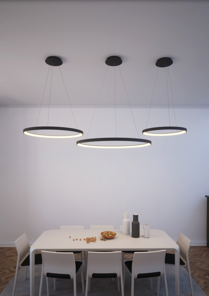 Suspension Grace – Luminaire design pour grands espaces modernes
Apportez élégance et légèreté à votre intérieur avec la suspension Grace, un luminaire moderne idéal pour les grands volumes et les pièces à vivre contemporaines. Sa lumière douce et fluide met en valeur les espaces sans les surcharger, créant une ambiance chaleureuse et harmonieuse. Grâce à son design aérien et minimaliste, la suspension Grace s’intègre parfaitement dans les salons, salles à manger ou halls d’entrée, offrant un éclairage LED 