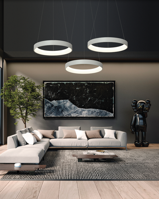 Suspension Dilga, entre légèreté et chaleur. Sa lumière douce crée une ambiance conviviale et apaisante, idéale pour les repas ou les moments de détente. Son design suspendu structure l’espace avec élégance, apportant équilibre et raffinement à votre intérieur.