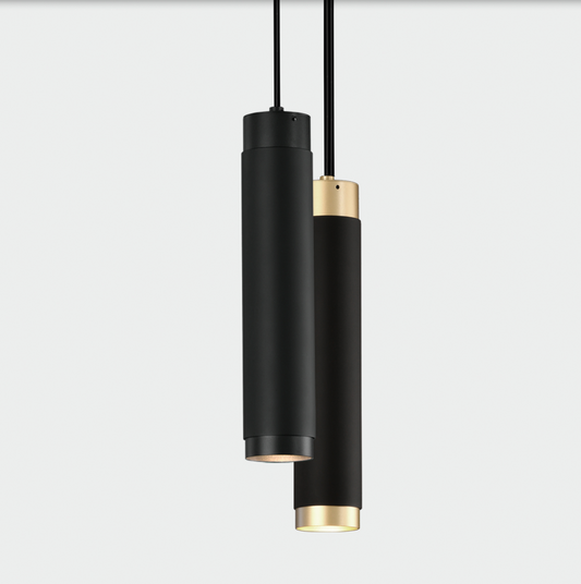 Suspension LED design noir ou noir et or, alliant élégance et caractère, diffusant une lumière douce et chaleureuse idéale pour les espaces de repas ou de détente.
