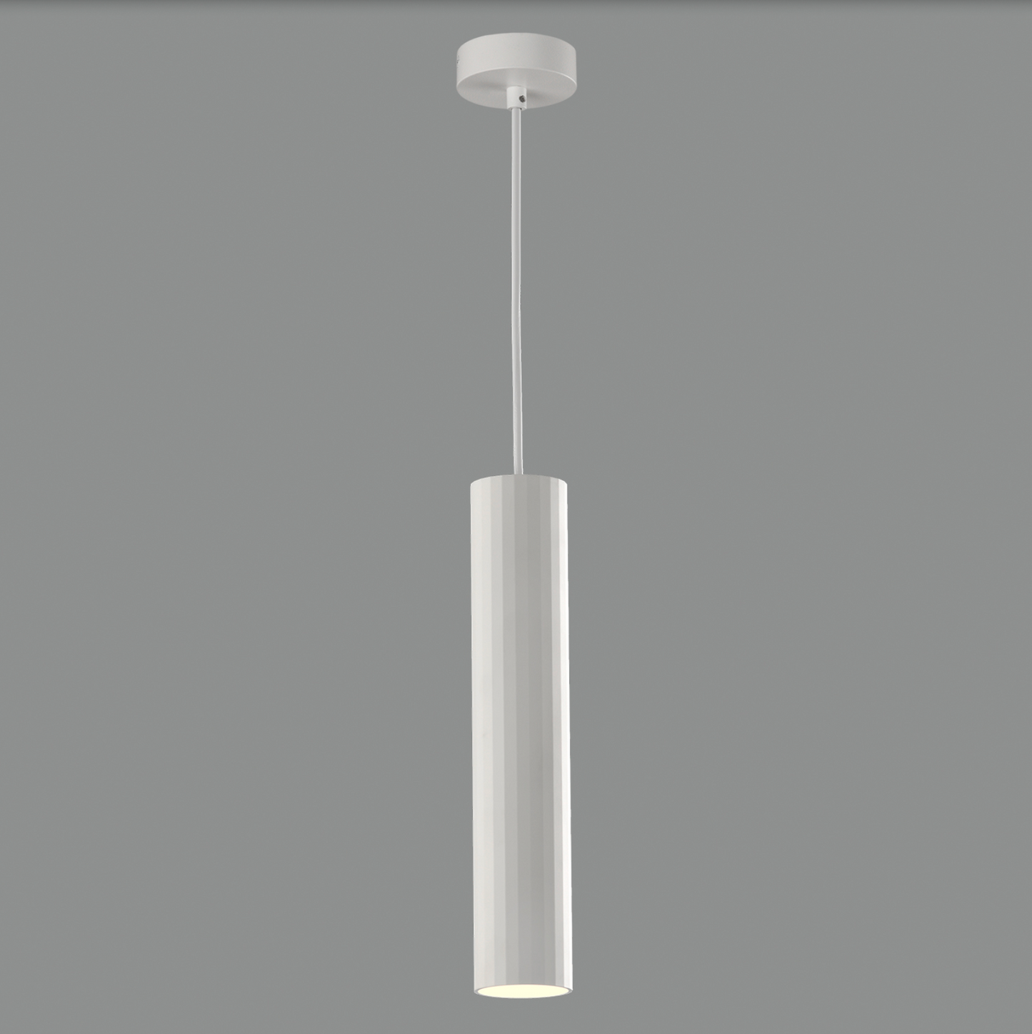 Suspension Modrian en aluminium au design cylindrique raffiné, diffusant une lumière douce et chaleureuse idéale pour les salons et coins repas modernes.