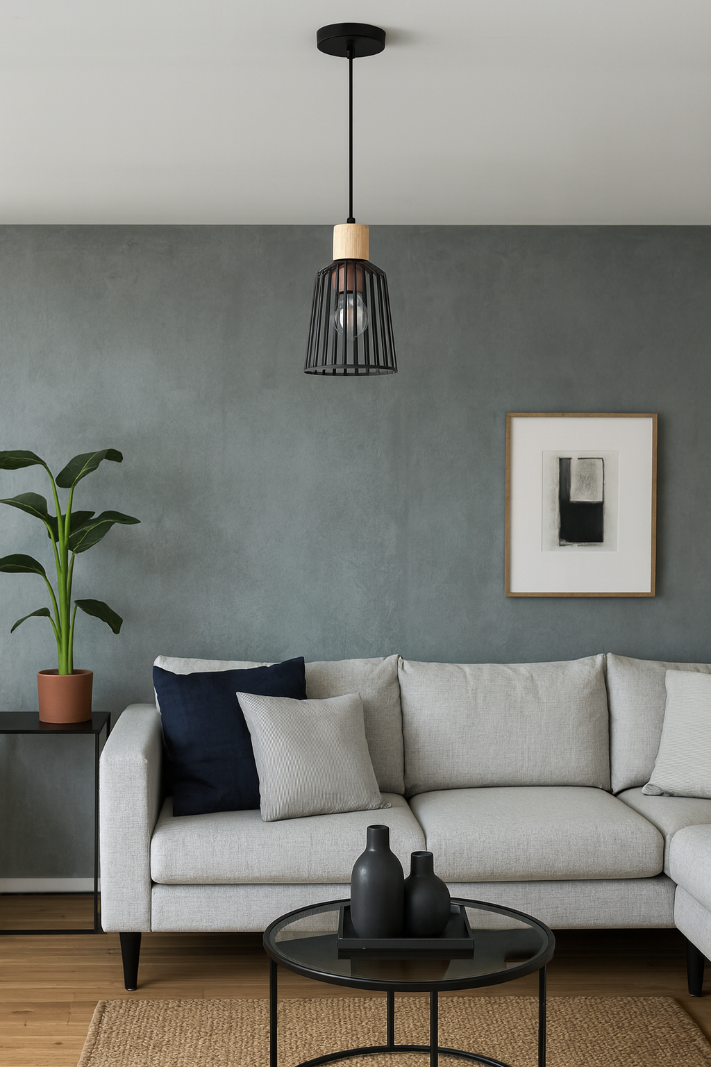 Suspension design en métal noir et bois clair avec abat-jour ajouré, idéale pour salon, chambre ou salle à manger, alliant modernité et chaleur naturelle.