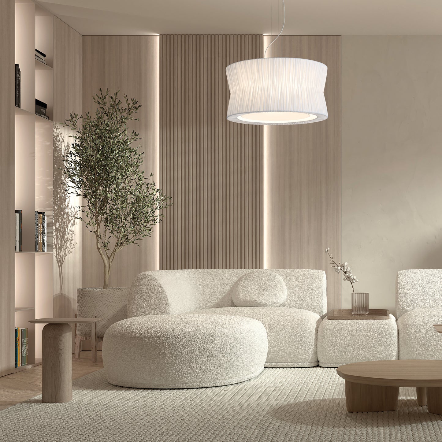 Suspension plissée blanche CORA au design élégant, suspendue par des câbles fins, diffusant une lumière douce et homogène, idéale pour un salon ou une chambre contemporaine